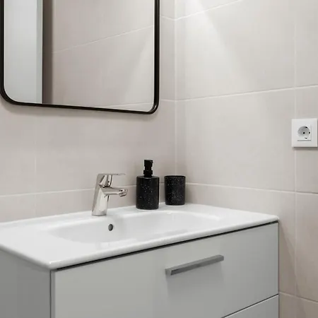 דירה Beautiful 2-bedroom Near Center And *