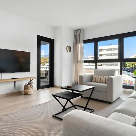 Apartment Beautiful 2-bedroom Near Center And