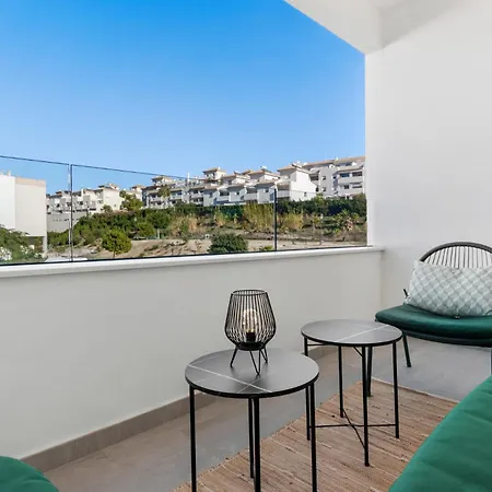 Beautiful 2-bedroom Near Center And Apartment