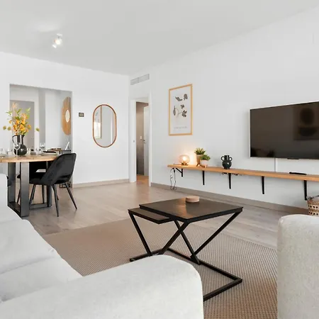 Apartment Beautiful 2-bedroom Near Center And Estepona