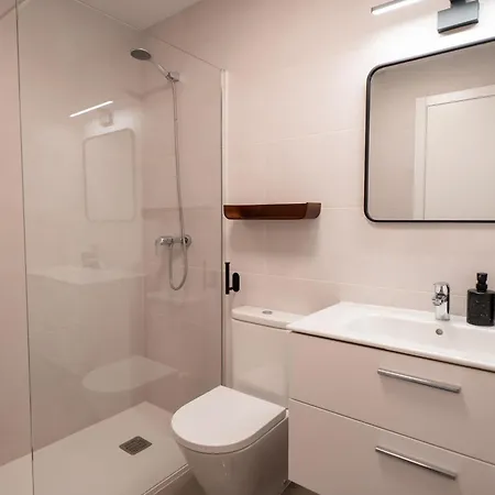 Apartment Beautiful 2-bedroom Near Center And